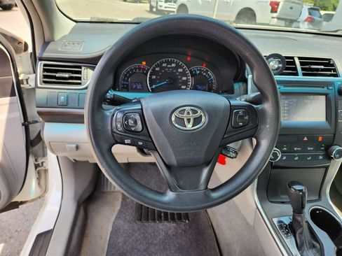 Used 2015 Toyota Camry LE FWD image 12