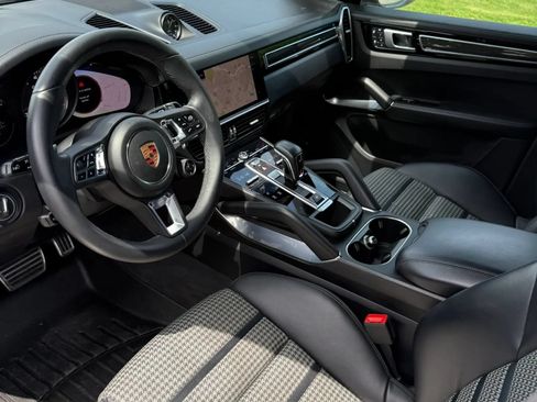 Used 2022 Porsche Cayenne Turbo AWD/4WD image 31