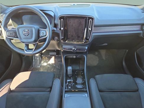 Used 2025 Volvo XC40 B5 Plus AWD/4WD image 20