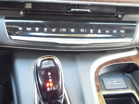 Used 2022 Cadillac Escalade Sport Platinum image 18