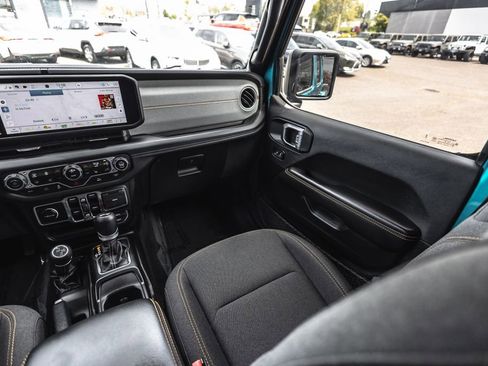 Used 2024 Jeep Wrangler Unlimited Sahara w/ Technology Group AWD/4WD image 24