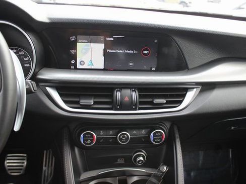 Used 2023 Alfa Romeo Stelvio Veloce image 4