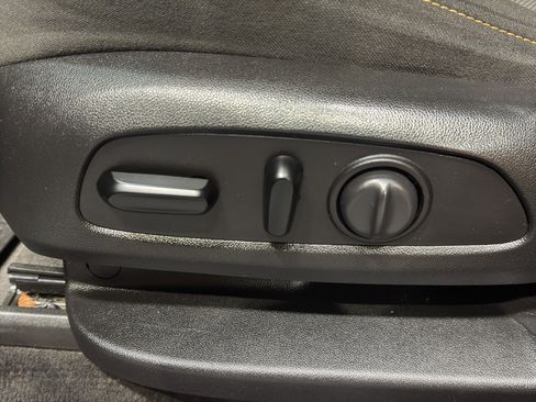 Used 2020 Chevrolet Traverse LT image 17