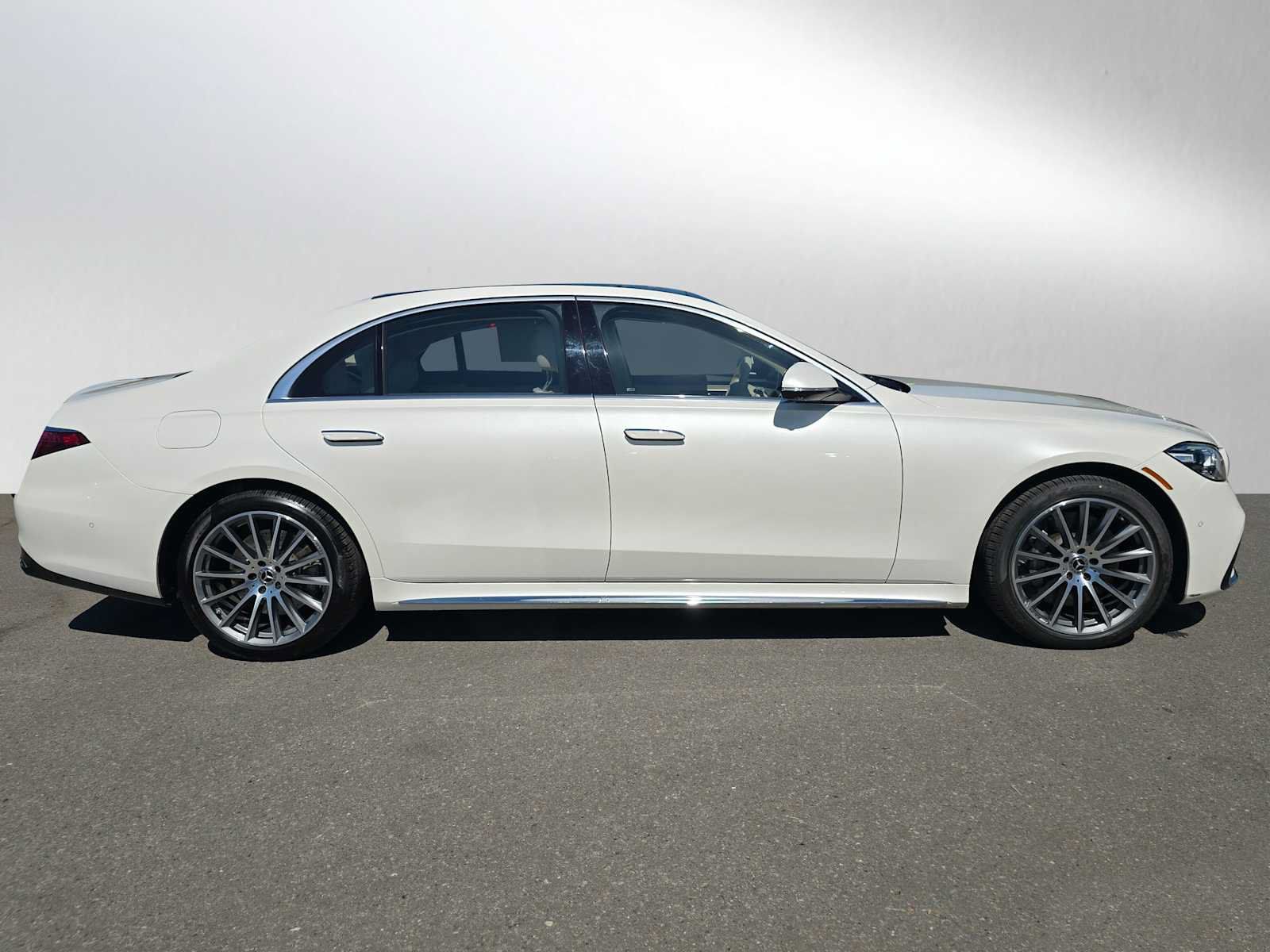 Used 2023 Mercedes-Benz S 500 4MATIC image 2