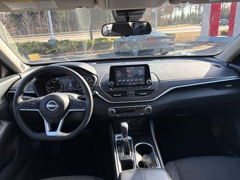 Certified 2024 Nissan Altima 2.5 SV image 9