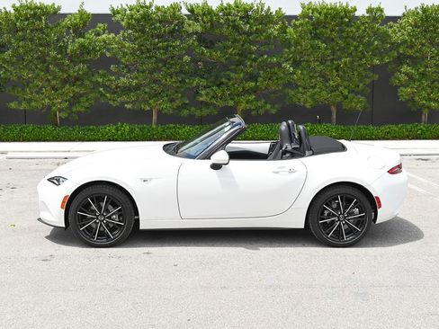 Used 2024 MAZDA MX-5 Miata Grand Touring w/ Weather Package image 8
