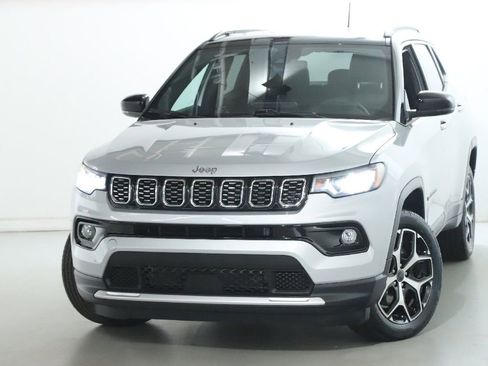 Used 2025 Jeep Compass Limited AWD/4WD image 3