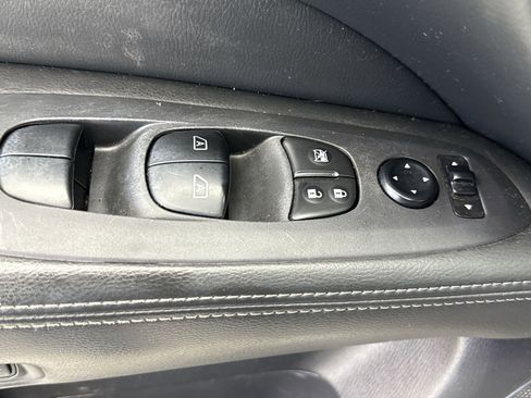 Used 2016 Nissan Pathfinder Platinum w/ Family Entertainment Package image 17