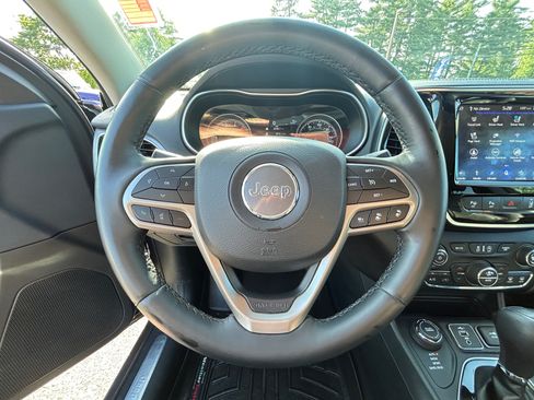 Used 2019 Jeep Cherokee Limited w/ Luxury Group AWD/4WD image 23