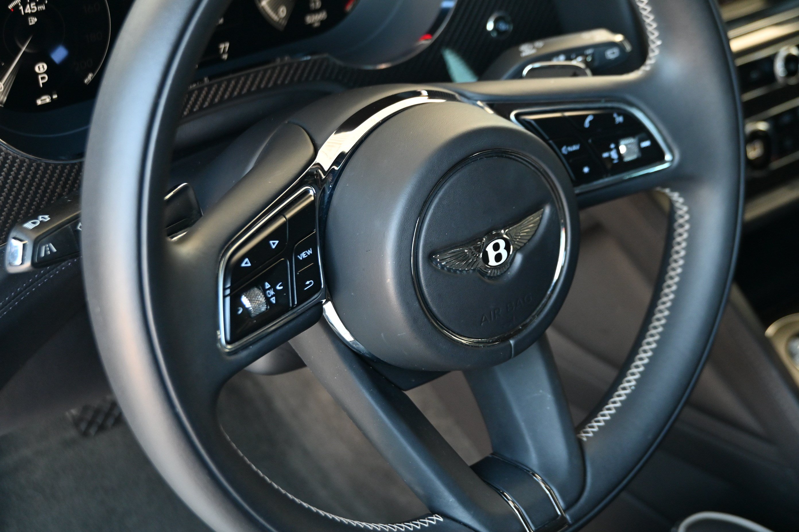 Used 2021 Bentley Bentayga AWD/4WD image 27