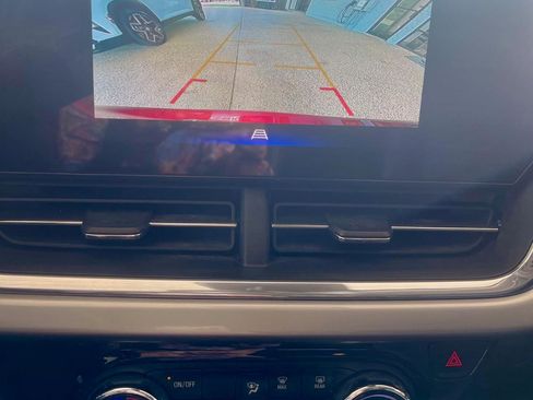 Certified 2024 Chevrolet Trax LT w/ Sunroof Package image 13