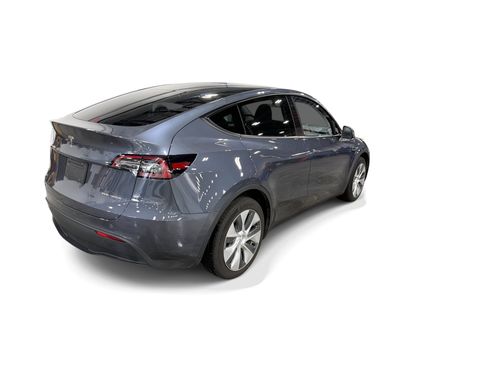 Certified 2023 Tesla Model Y AWD image 6