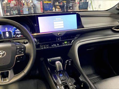 Certified 2025 Toyota Crown Signia image 6