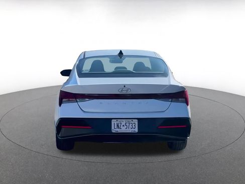 Used 2025 Hyundai Elantra SEL image 12