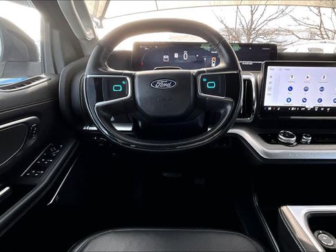 Used 2025 Ford Expedition Max Platinum image 6