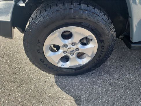 Used 2015 Jeep Wrangler Unlimited Sahara w/ Connectivity Group image 9