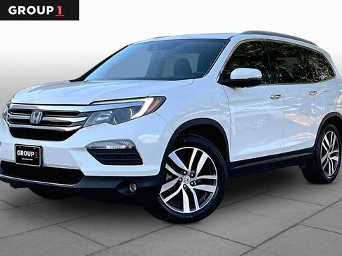 Used 2018 Honda Pilot Touring image 1