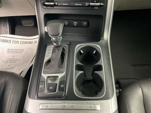 Used 2023 Kia Carnival LX image 18