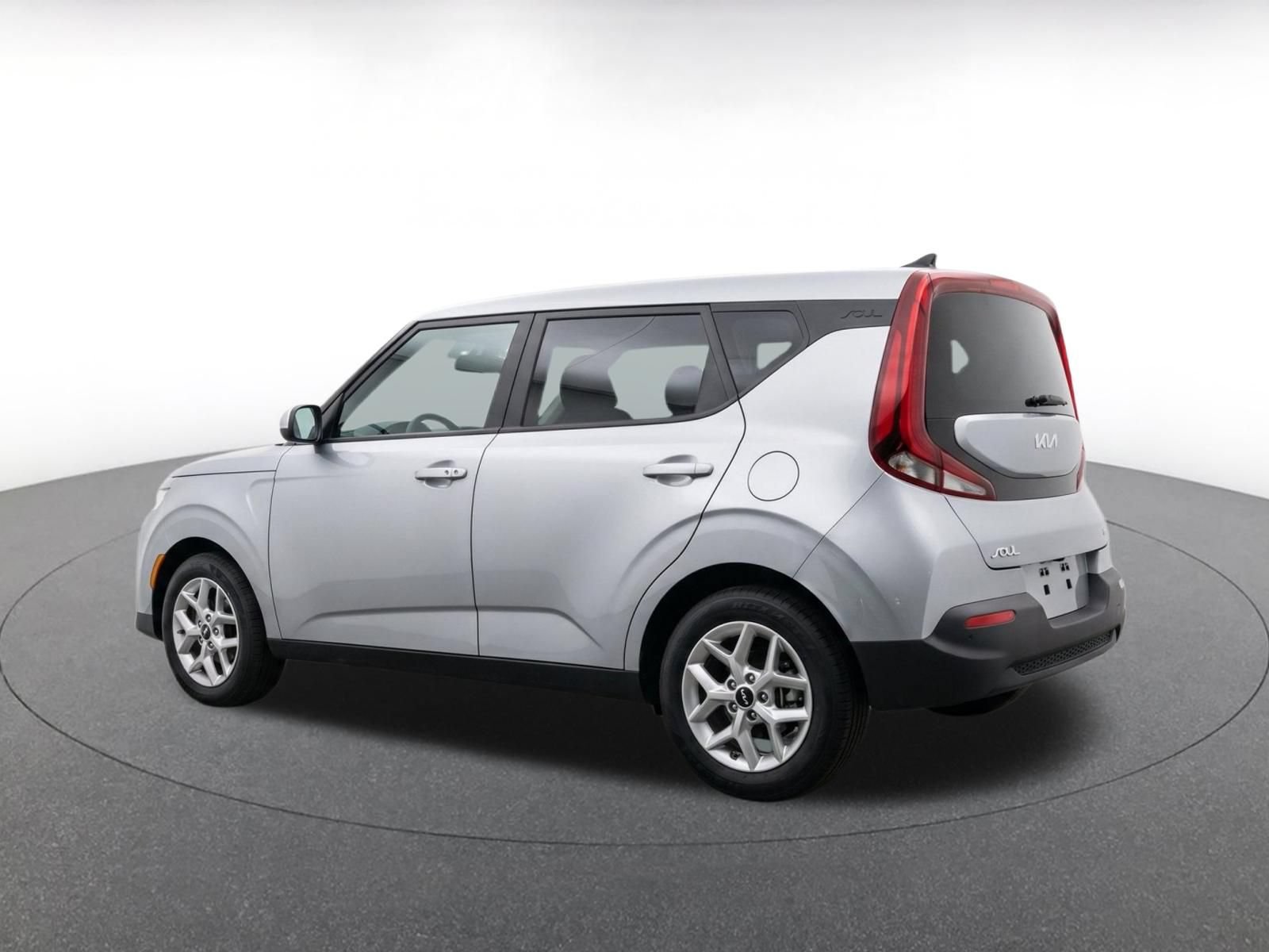 Used 2025 Kia Soul LX w/ LX Technology Package FWD image 6
