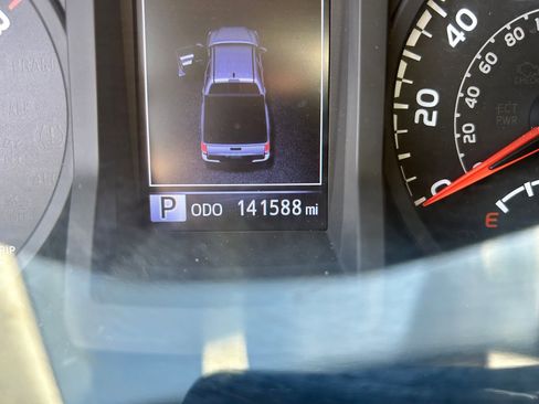 Used 2018 Toyota Tacoma SR image 16