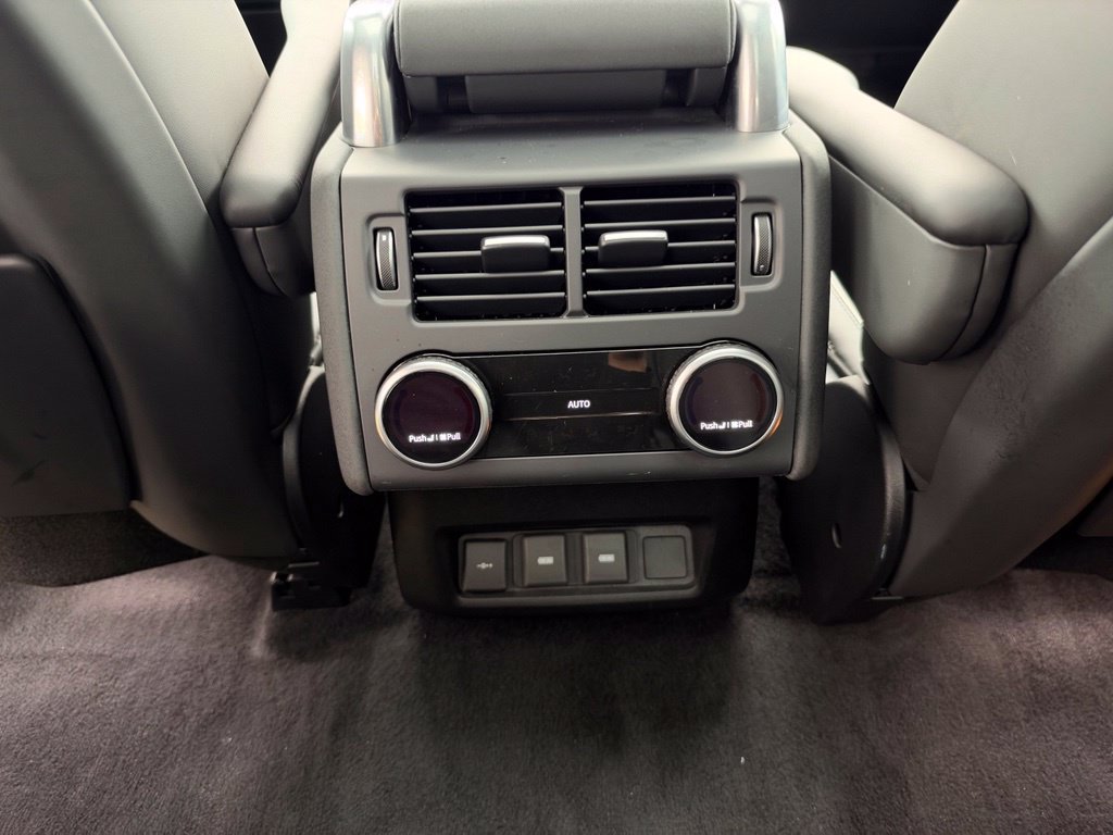 Used 2023 Land Rover Discovery Metropolitan Edition AWD/4WD image 35