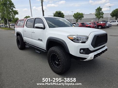 Used 2017 Toyota Tacoma TRD Off-Road AWD/4WD image 2