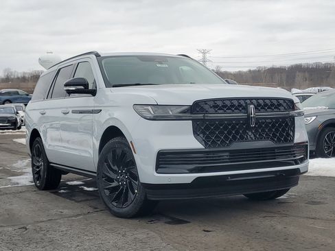New 2026 Lincoln Navigator Reserve w/ Jet Appearance Package image 1