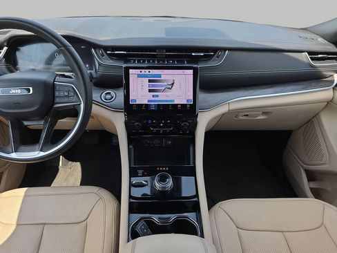 Used 2023 Jeep Grand Cherokee L Limited w/ Luxury Tech Group II AWD/4WD image 12
