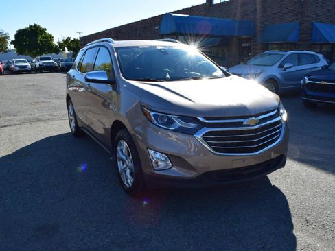 Used 2018 Chevrolet Equinox Premier FWD image 4