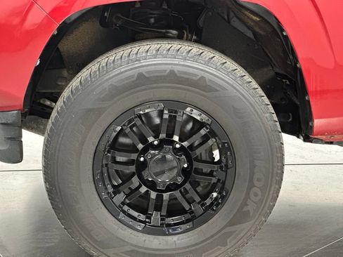 Used 2019 Toyota Tacoma SR5 RWD image 21