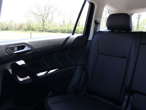 Used 2022 Volkswagen Tiguan SE AWD/4WD image 13