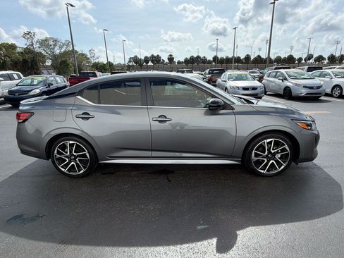Used 2025 Nissan Sentra SR FWD image 8