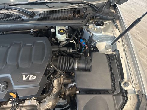 Used 2010 Buick Lucerne CXL image 34