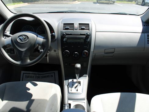 Used 2010 Toyota Corolla LE image 11