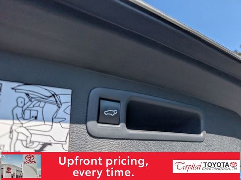 Used 2023 Toyota Highlander Platinum image 11