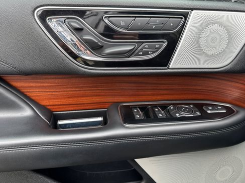Used 2019 Lincoln Navigator Reserve AWD/4WD image 11