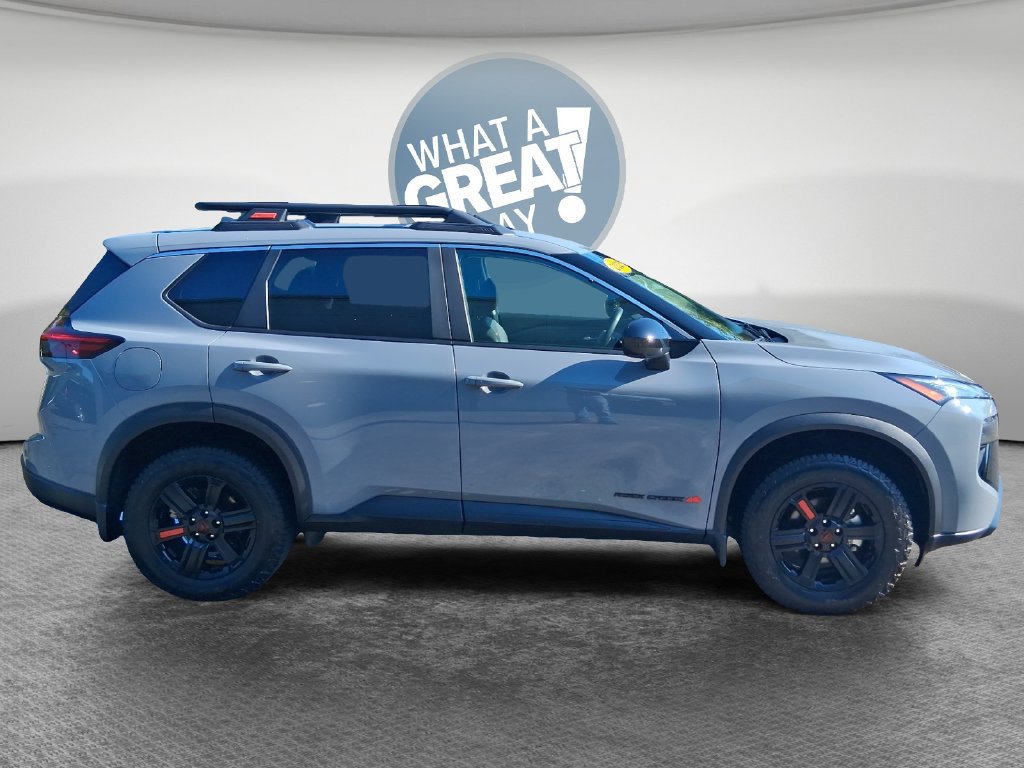 Used 2025 Nissan Rogue SV AWD/4WD image 2