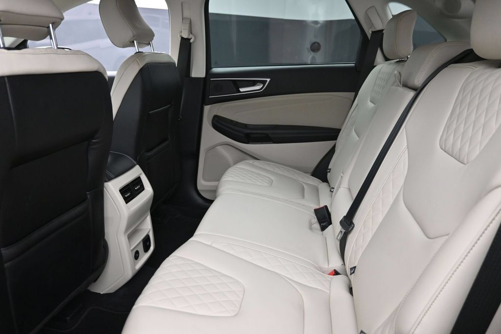 Used 2023 Ford Edge Titanium AWD/4WD image 12