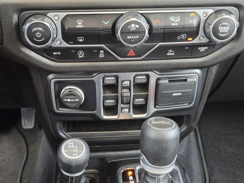 Used 2025 Jeep Gladiator Sport AWD/4WD image 19