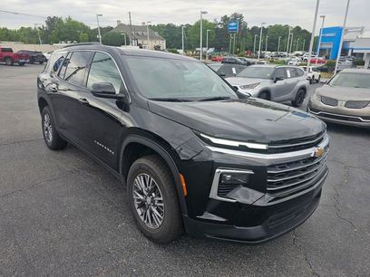 Used 2025 Chevrolet Traverse LT