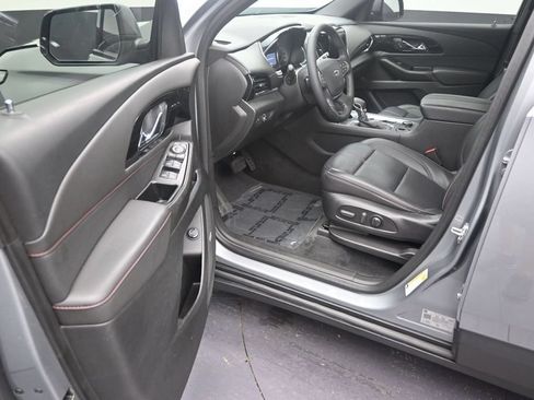 Used 2023 Chevrolet Traverse RS FWD image 11