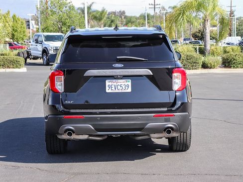 Certified 2022 Ford Explorer XLT w/ Equipment Group 202A RWD image 5