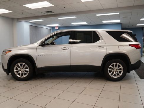 Used 2018 Chevrolet Traverse LS FWD image 2