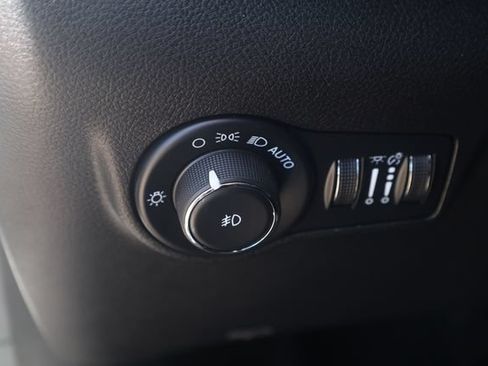 Used 2025 Jeep Compass Limited AWD/4WD image 10