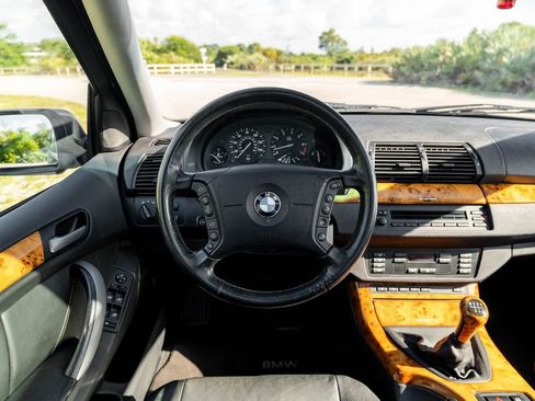 Used 2004 BMW X5 3.0i AWD/4WD image 2