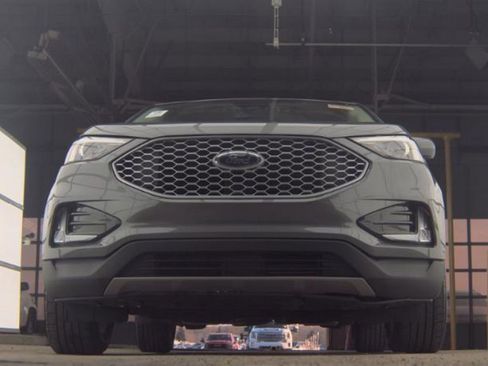 Used 2023 Ford Edge SEL w/ Convenience Package AWD/4WD image 4
