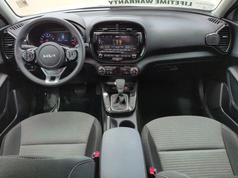 Used 2022 Kia Soul S FWD image 16