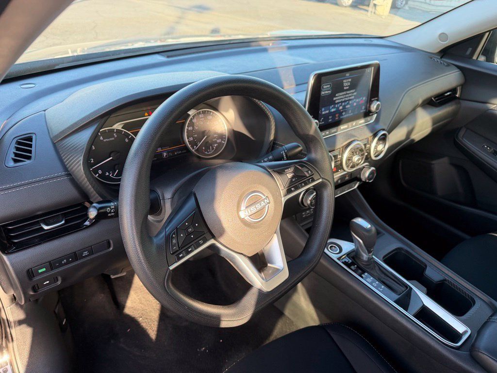 Used 2025 Nissan Sentra SV FWD image 12