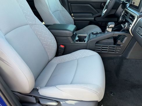 Used 2025 Toyota Tacoma SR5 AWD/4WD image 13