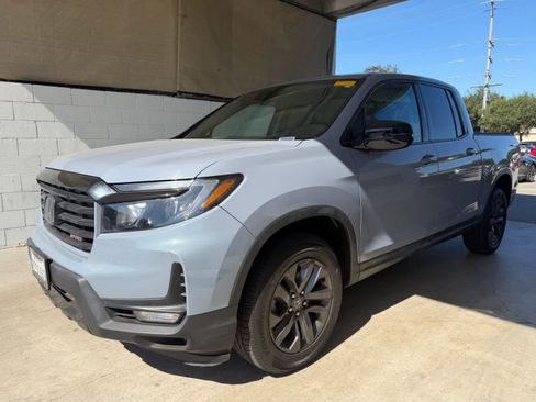 Used 2023 Honda Ridgeline Sport image 2